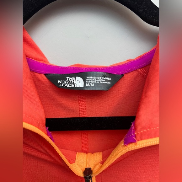 *New* The North Face 1/4 Zip Performance Flash Dry, Size Medium - Picture 2 of 4